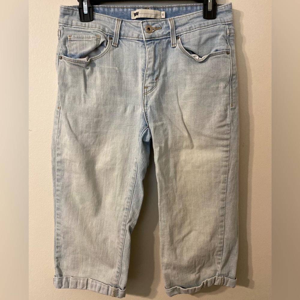 Womens Levi’s Light Wash Cropped Denim Jean Capris Size 6
